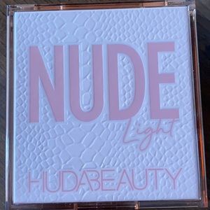 Huda beauty nude pallet